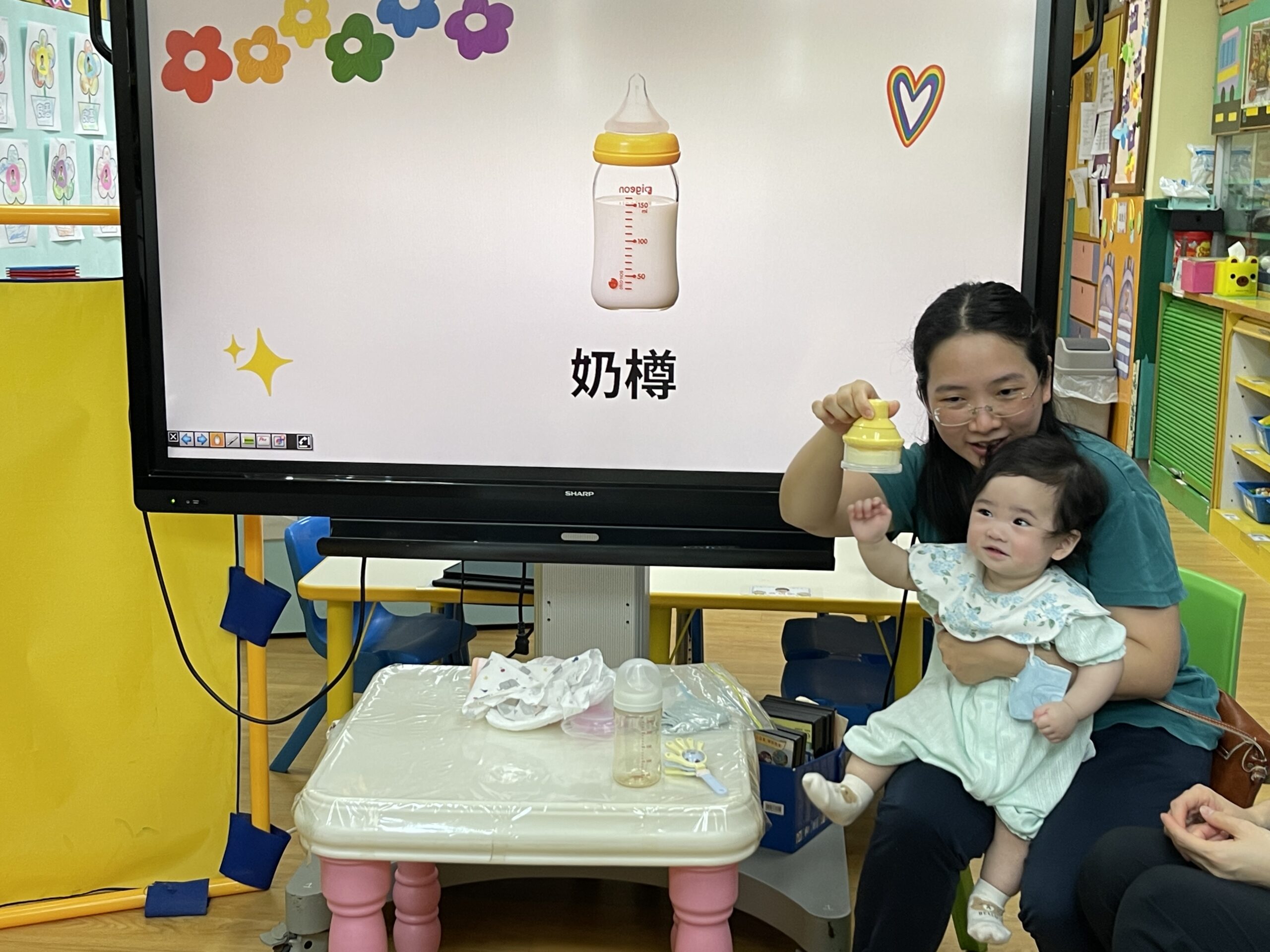 嬰兒到校